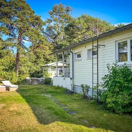 Gunnarsstrand Surf House *