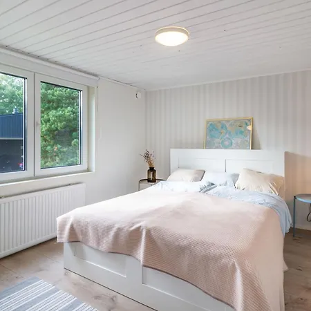 Gunnarsstrand Surf House