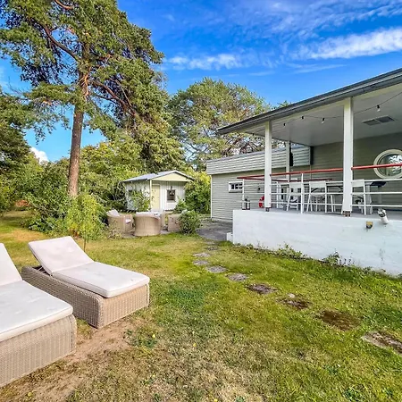 Gunnarsstrand Surf House * Ханко