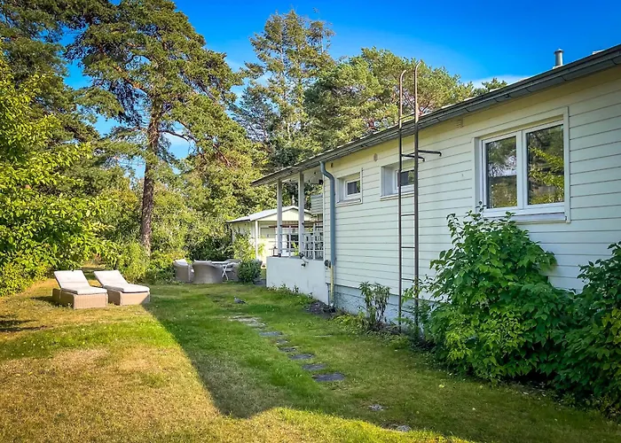 Gunnarsstrand Surf House *